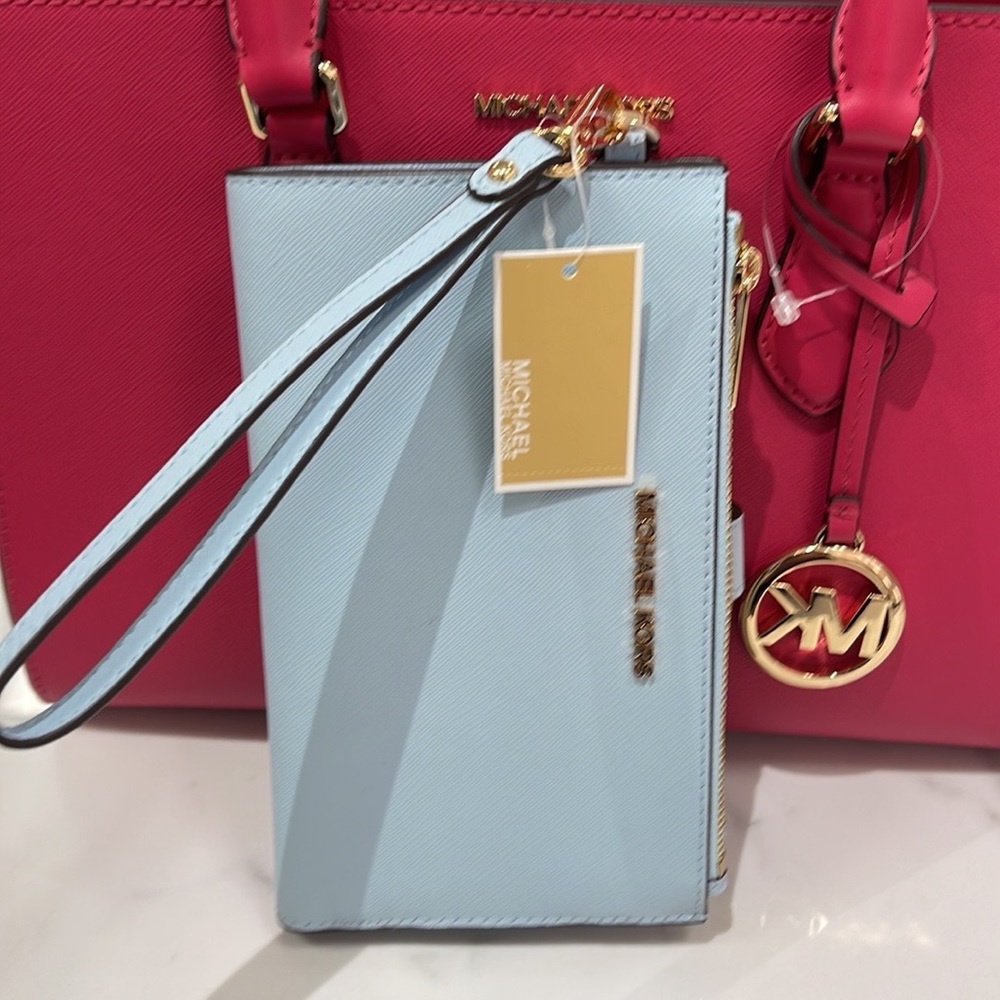 MICHAEL KORS LARGE DOUBLE ZIP WRISTLET WALLET PHONE CASE CLUTCH
Vista Blue - Picture 6 of 16